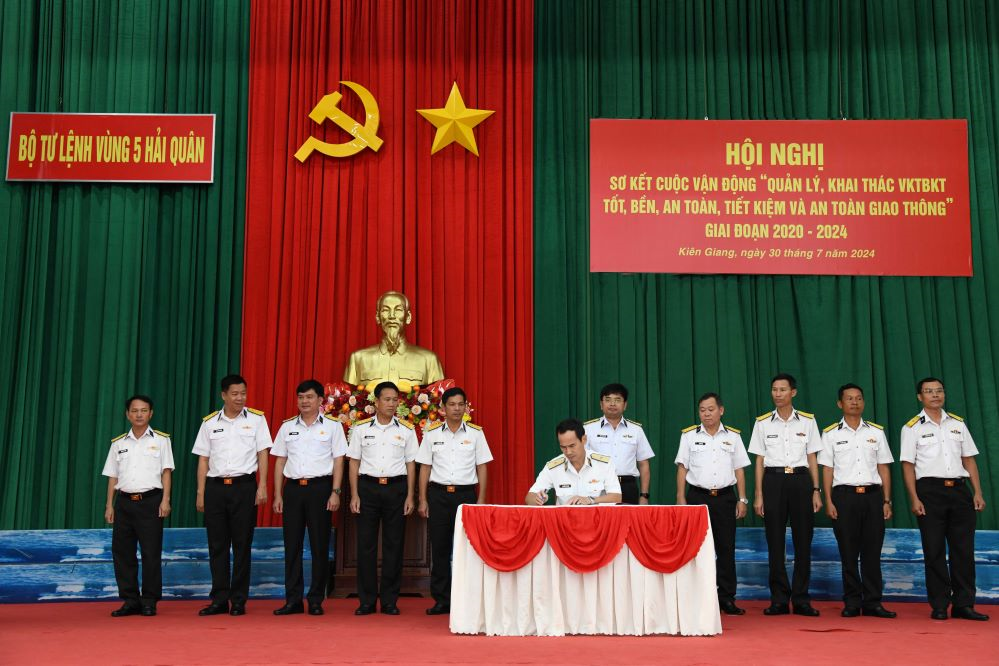 Bộ tư lệnh Vùng 5 Hải quân thực hiện tốt Cuộc vận động 50